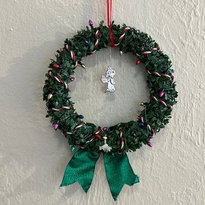 Christmas wreath ornament, Christmas lights decorate wreath, Angel in center